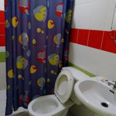Отель DLucky Garden Inn Филиппины, Пуэрто-Принцеса - отзывы, цены и фото номеров - забронировать отель DLucky Garden Inn онлайн ванная