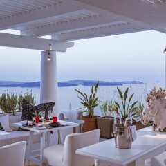 Отель Katikies Garden Hotel - The Leading Hotels Of The World Греция, Остров Санторини - отзывы, цены и фото номеров - забронировать отель Katikies Garden Hotel - The Leading Hotels Of The World онлайн гостиничный бар