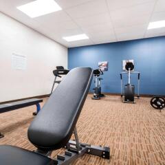 Отель Comfort Inn & Suites фитнесс-зал фото 2