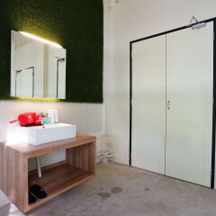 Отель Zen Rooms Changi Village Сингапур ванная