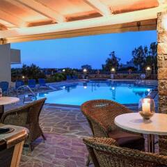 Апартаменты Cretan Family Apartments бассейн