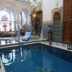Отель Riad Arabesque Марокко, Фес - отзывы, цены и фото номеров - забронировать отель Riad Arabesque онлайн бассейн фото 3