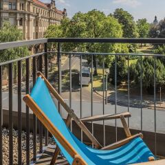 Отель Motel One Dresden - Palaisplatz Германия, Дрезден - отзывы, цены и фото номеров - забронировать отель Motel One Dresden - Palaisplatz онлайн балкон