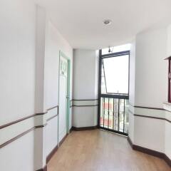 Отель ZEN Rooms Basic Chinatown Bangkok Таиланд, Бангкок - отзывы, цены и фото номеров - забронировать отель ZEN Rooms Basic Chinatown Bangkok онлайн балкон