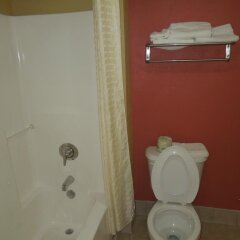 Отель Kozy Inn Columbus Колумбус ванная