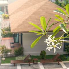 Отель Chermantra Aonang Resort and Pool Suite парковка