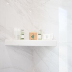 Отель Wilshire Crest Hotel США, Лос-Анджелес - отзывы, цены и фото номеров - забронировать отель Wilshire Crest Hotel онлайн ванная