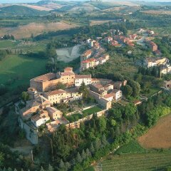 Отель La Locanda del Castello Сан-Джованни-д'Ассо приотельная территория фото 2