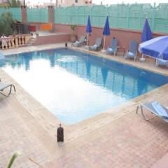 Отель Hôtel & Restaurant Farid бассейн