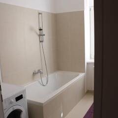 Отель Modern Apartment Vienna - Dietrichgasse Австрия, Вена - отзывы, цены и фото номеров - забронировать отель Modern Apartment Vienna - Dietrichgasse онлайн ванная