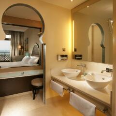 Отель Hilton Ras Al Khaimah Resort & Spa ванная