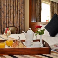 Flannerys Hotel в номере