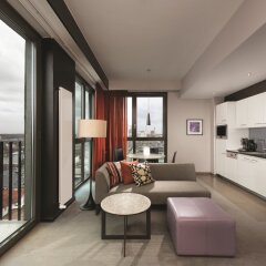 Adina Apartment Hotel Frankfurt Neue Oper комната для гостей