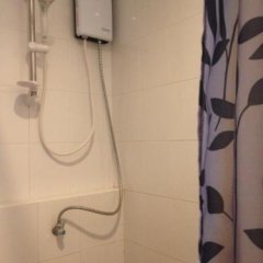 On Street Bed And Breakfast in Mueang, Thailand from 126$, photos, reviews - zenhotels.com bathroom