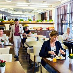 Iris Hotel Eden питание