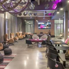 Отель Moxy London Excel гостиничный бар