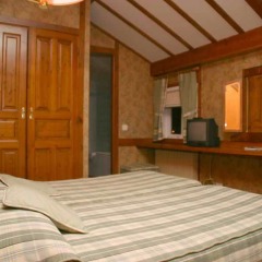 Hotel Restaurante Casa Enrique сейф в номере
