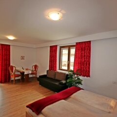 Отель Residence Karpoforus Лачес комната для гостей