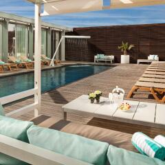 Отель Meliá Barcelona Sky бассейн