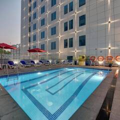 Omega Hotel бассейн