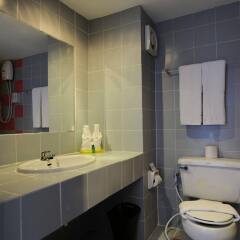 Отель Angket Hip Residence Таиланд, Паттайя - 1 отзыв об отеле, цены и фото номеров - забронировать отель Angket Hip Residence онлайн ванная фото 2