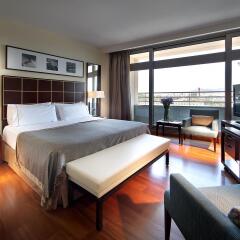 Отель Eurostars Grand Marina 5* Улучшенный номер с различными типами кроватей