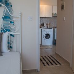 Апартаменты Paphos Love Hut Apartment сейф в номере