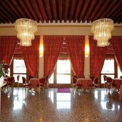 Отель Albergo Antica Corte Marchesini Италия, Кампанья-Лупия - 1 отзыв об отеле, цены и фото номеров - забронировать отель Albergo Antica Corte Marchesini онлайн интерьер отеля