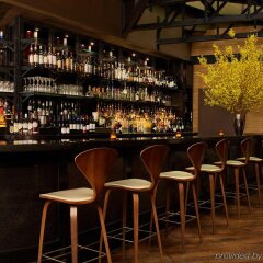Отель Roxy Hotel Tribeca США, Нью-Йорк - отзывы, цены и фото номеров - забронировать отель Roxy Hotel Tribeca онлайн гостиничный бар