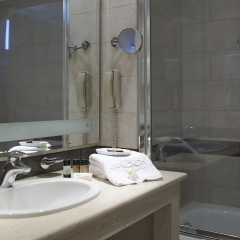 Отель Mitsis Lindos Memories Resort & Spa Греция, Родос - отзывы, цены и фото номеров - забронировать отель Mitsis Lindos Memories Resort & Spa онлайн ванная