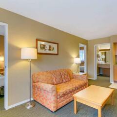 Отель Comfort Inn & Suites North Vancouver Канада, Аптаун - отзывы, цены и фото номеров - забронировать отель Comfort Inn & Suites North Vancouver онлайн комната для гостей фото 4