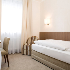 Отель Eden Hotel Wolff Германия, Мюнхен - 7 отзывов об отеле, цены и фото номеров - забронировать отель Eden Hotel Wolff онлайн сейф в номере