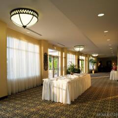 Отель Holiday Inn Raleigh Durham Airport