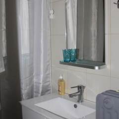 Апартаменты Cheery Apartment in the Center of Athens ванная