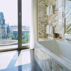 Отель Waldorf Astoria Berlin Германия, Берлин - 3 отзыва об отеле, цены и фото номеров - забронировать отель Waldorf Astoria Berlin онлайн ванная