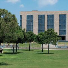 Отель NH Cornellá спортивное сооружение