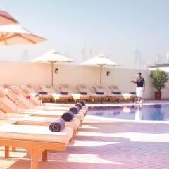 Отель Mövenpick Hotel Bur Dubai ОАЭ, Дубай - отзывы, цены и фото номеров - забронировать отель Mövenpick Hotel Bur Dubai онлайн бассейн фото 3