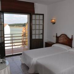 Отель Hostal Mourelos комната для гостей фото 3
