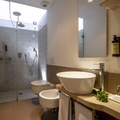 Le Rose Suite Hotel ванная