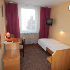Отель Junior Krakus Польша, Краков - отзывы, цены и фото номеров - забронировать отель Junior Krakus онлайн комната для гостей фото 5