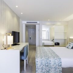 Отель Alua Hawaii Mallorca & Suites Испания, Эстелленс - 3 отзыва об отеле, цены и фото номеров - забронировать отель Alua Hawaii Mallorca & Suites онлайн комната для гостей фото 5