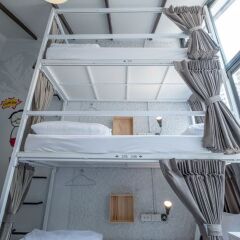 Liveitup Chitlom Hostel Бангкок балкон