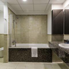 Отель One Perfect Stay - Shams 2 ОАЭ, Дубай - отзывы, цены и фото номеров - забронировать отель One Perfect Stay - Shams 2 онлайн ванная фото 2