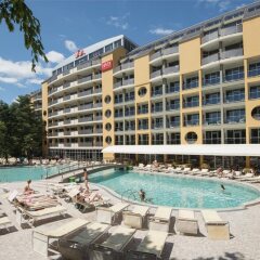 Отель HVD Viva Club Hotel - Все включено Болгария, Золотые пески - 1 отзыв об отеле, цены и фото номеров - забронировать отель HVD Viva Club Hotel - Все включено онлайн бассейн фото 2