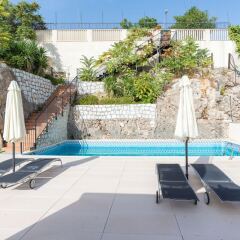Отель MalagaSuite Beach Solarium & Pool Торремолинос бассейн