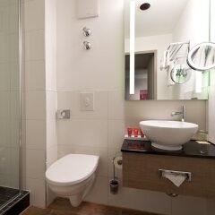 Отель Leonardo Hotel Munich City Olympiapark Германия, Мюнхен - 2 отзыва об отеле, цены и фото номеров - забронировать отель Leonardo Hotel Munich City Olympiapark онлайн ванная