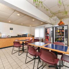 Отель Americas Best Value Inn Effingham интерьер отеля