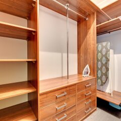 Апартаменты Blue Mandarin Apartments - Szafarnia сейф в номере