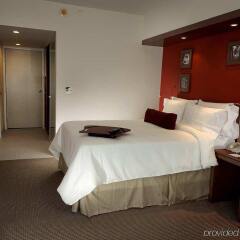 Отель Hampton Inn by Hilton/ GuadalajaraExpo комната для гостей