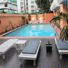 Отель Queen Pattaya Hotel Таиланд, Паттайя - отзывы, цены и фото номеров - забронировать отель Queen Pattaya Hotel онлайн бассейн